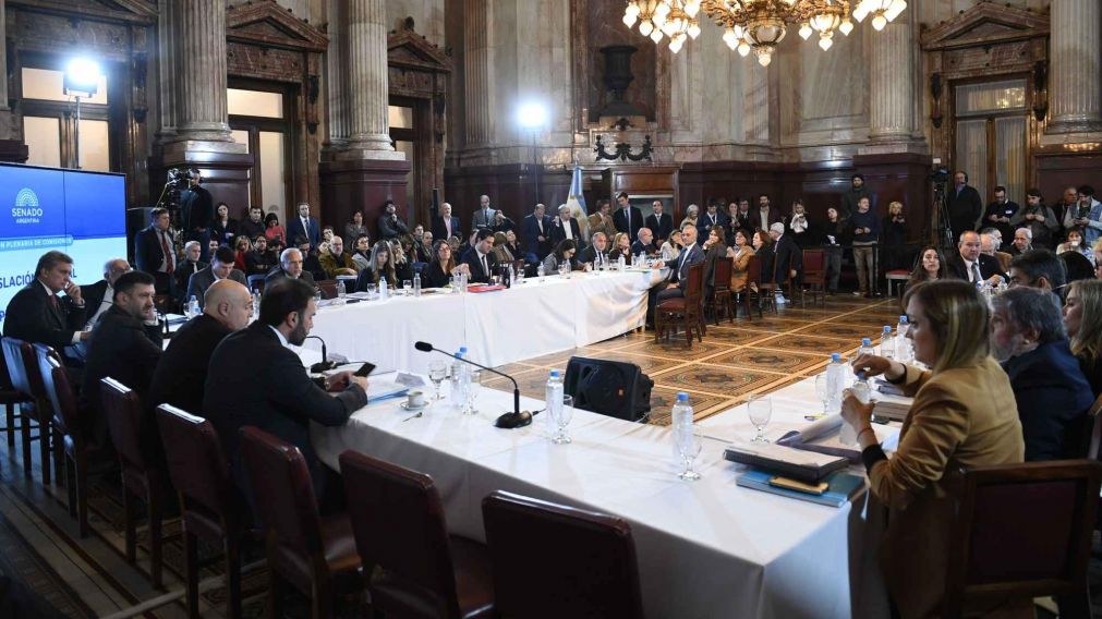 Ley Bases: el oficialismo no obtuvo dictamen y el debate pasó a cuarto intermedio.