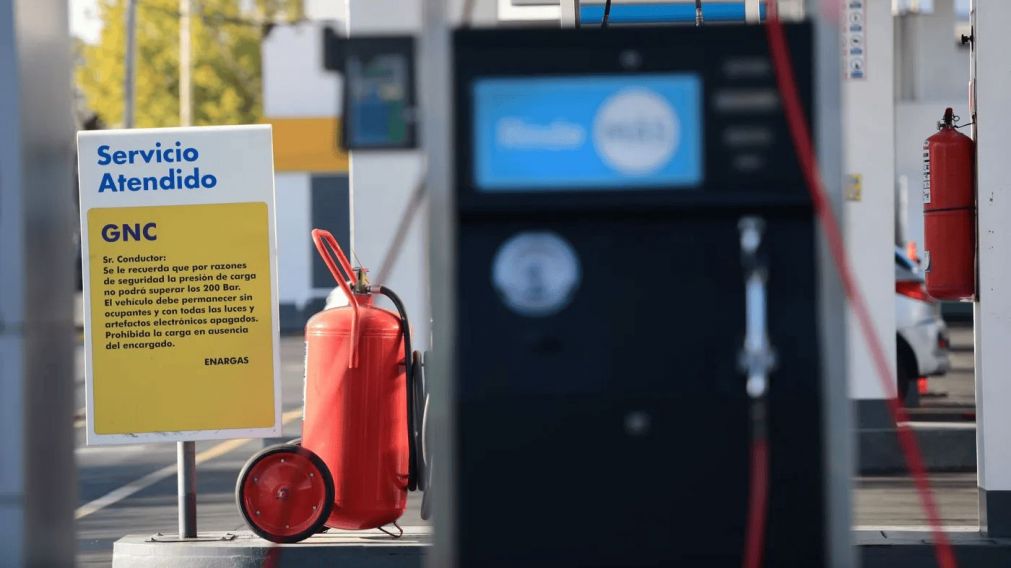 La falta de gas generó el corte de suministro a estaciones de servicios y varias industrias.