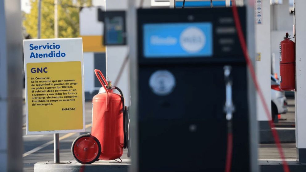 La falta de gas generó el corte de suministro a estaciones de servicios y varias industrias.