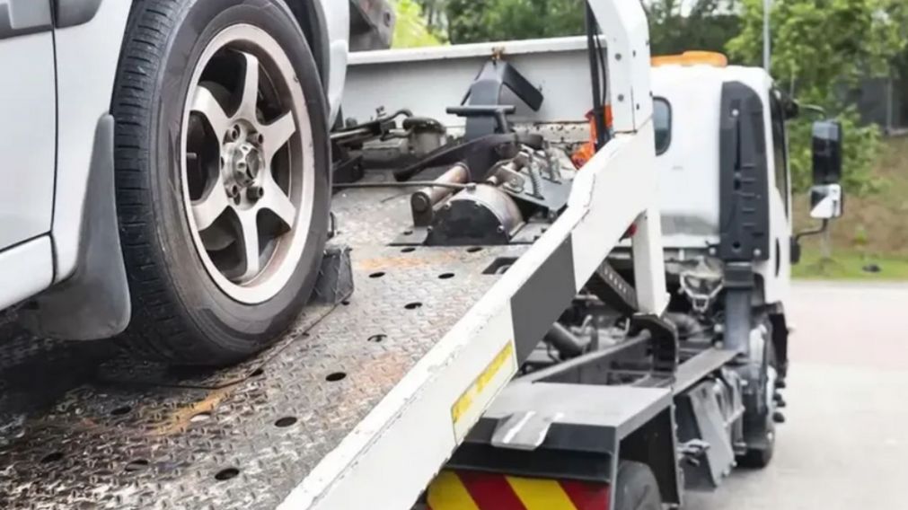 El auto fue llevado al predio municipal y se encuentra bajo custodia.
