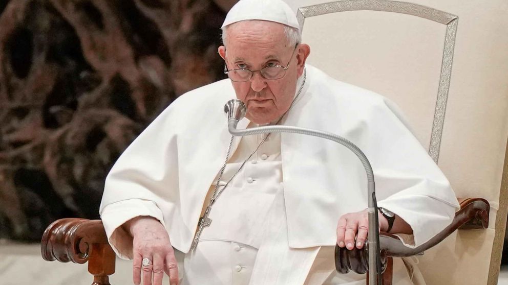 El Papa Francisco se disculpó luego de sus polémicas declaraciones sobre que "hay demasiado mariconeo en los seminarios"