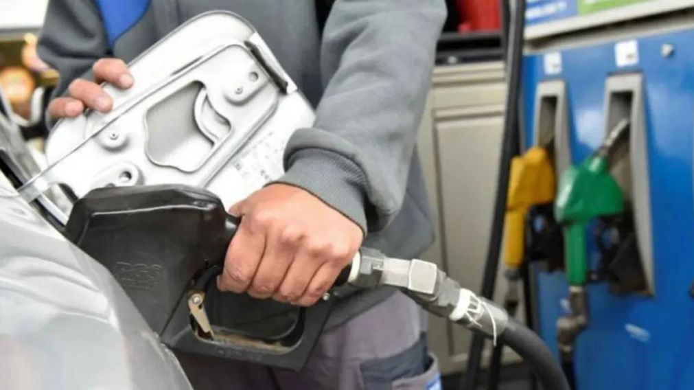 El Gobierno de Javier Milei aumentó por decreto el impuesto a los combustibles en junio (Imagen ilustrativa).