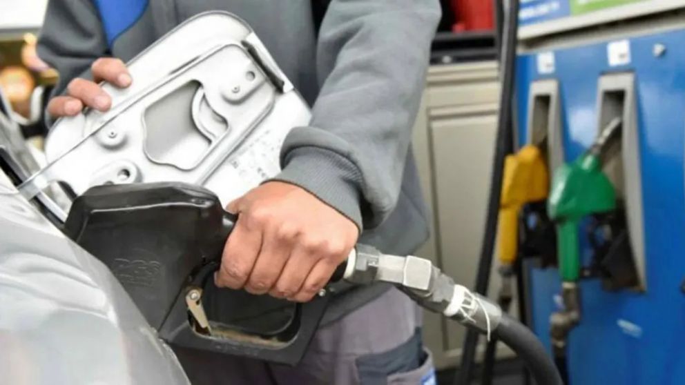 El Gobierno de Javier Milei aumentó por decreto el impuesto a los combustibles en junio (Imagen ilustrativa).
