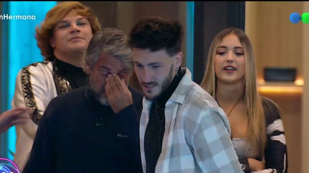La emotiva despedida entre Darío y su hijo Francisco tras quedar eliminado de Gran Hermano (Imagen captura vídeo).