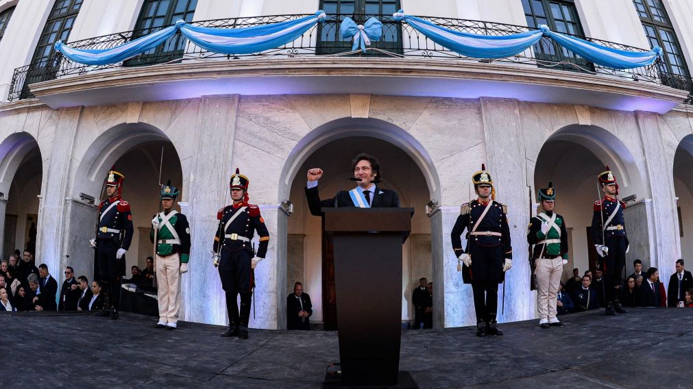 El presidente Javier Milei brindó su discurso en un escenario montado frente al Cabildo de la capital cordobesa.