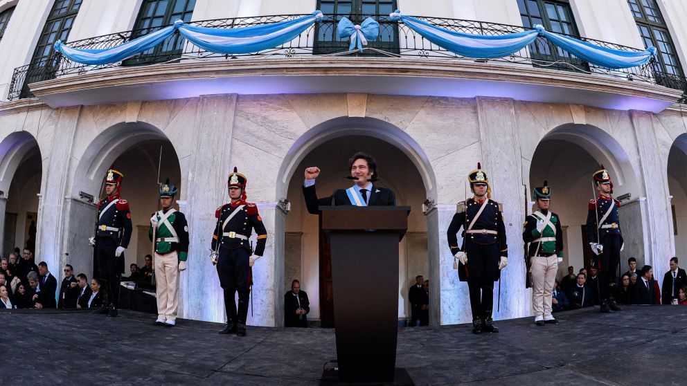 El presidente Javier Milei brindó su discurso en un escenario montado frente al Cabildo de la capital cordobesa.