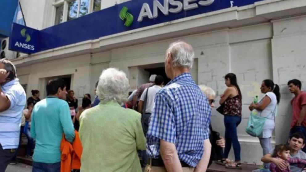 Atención jubilados de ANSES: adelantaron las fechas de pago de junio 2024.