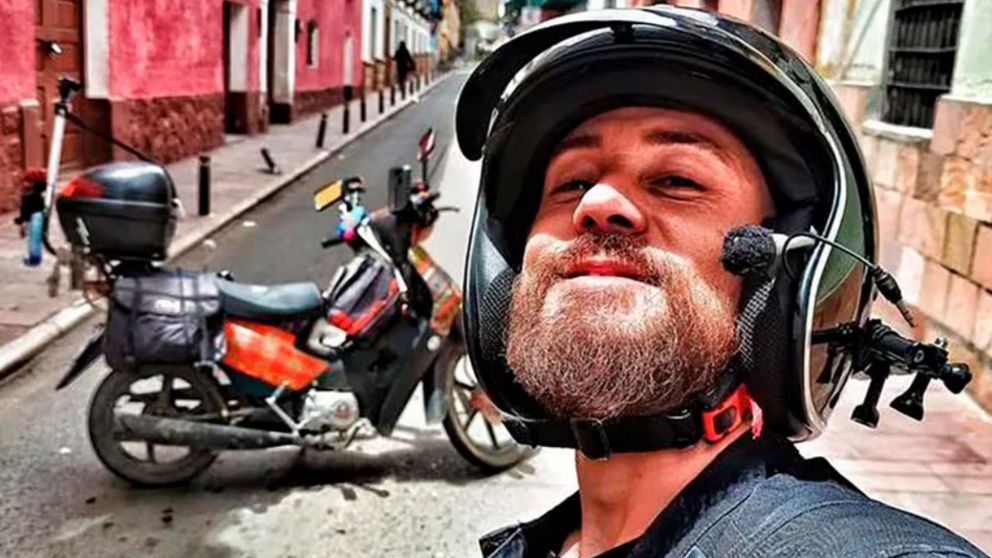 Leonel Esteban Borroni es un streamer conocido por mostrar su contenido a bordo de su moto.