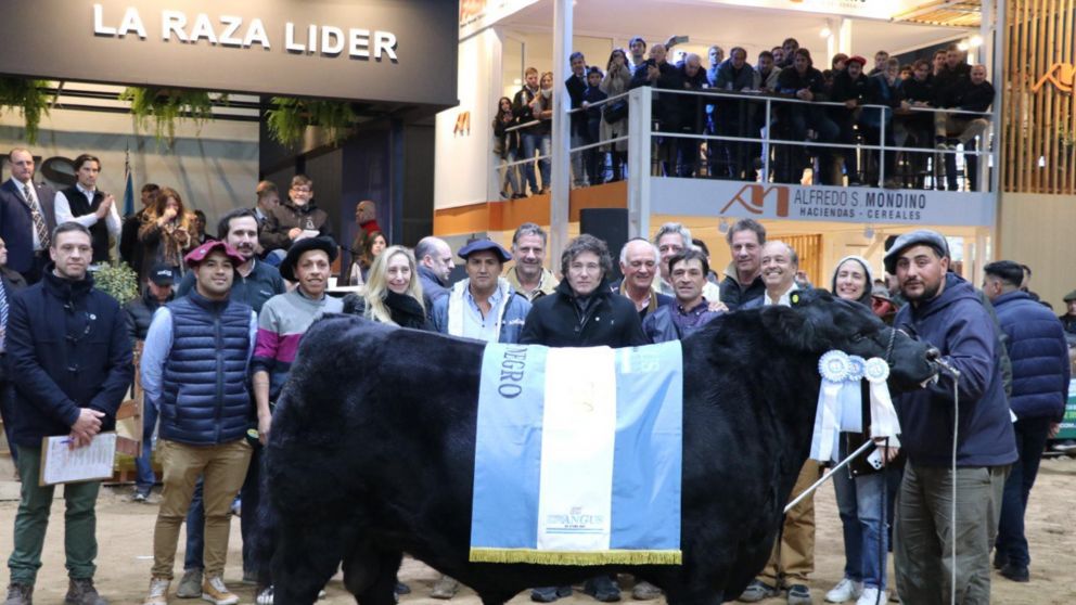 Javier Milei estuvo presente en La Rural.