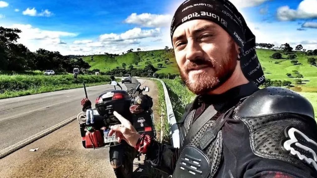 Leonel Esteban Borroni en uno de sus viajes a bordo de su moto.