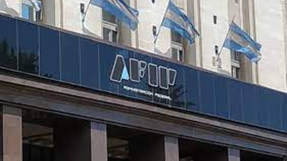 La AFIP empezó a vigilar cuentas bancarias y billeteras virtuales: estos son los motivos.