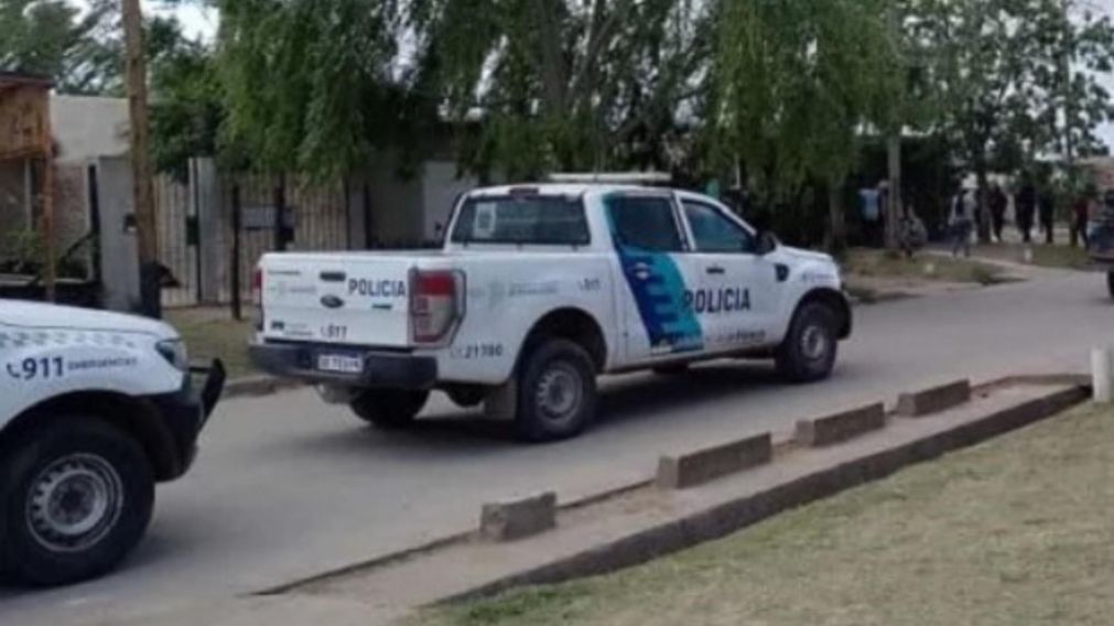 Los efectivos policiales realizaron varios procedimientos para apresar al sospechoso.