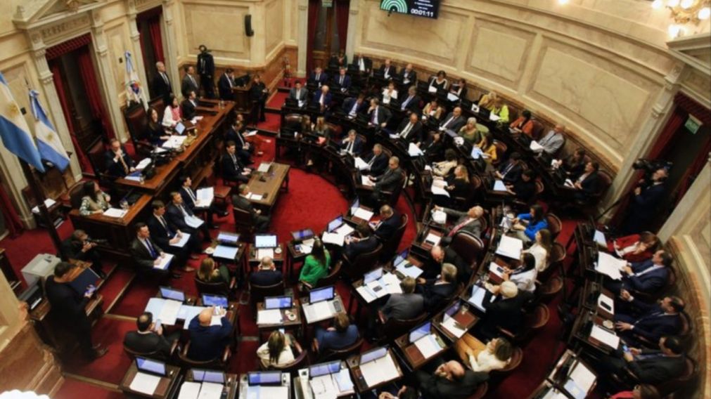 El borrador del proyecto de ley estaba casi cerrado esta mañana, según el Gobierno. Sin embargo, ante el repetido pedido de realizar modificaciones en el documento, tuvieron que dilatar el dictamen.