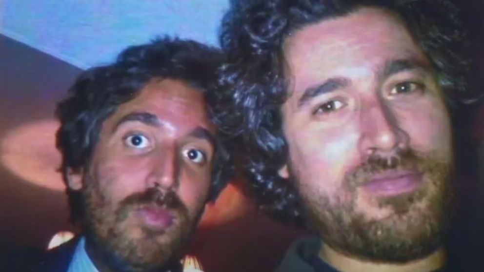 Alejandro Cohn junto a su hermano el cineasta Mariano Cohn.
