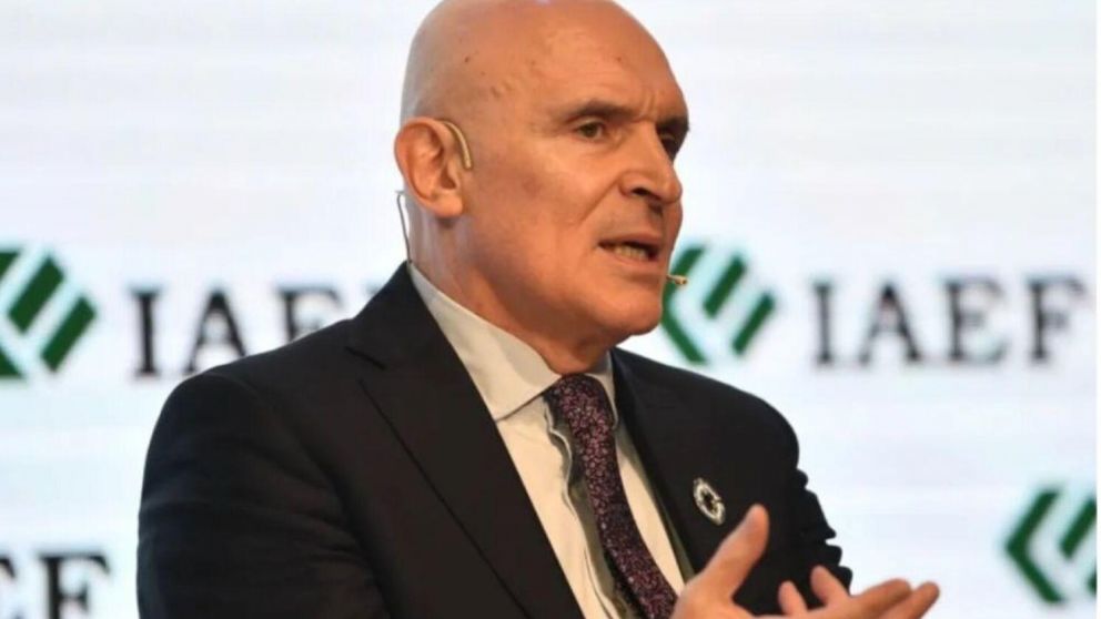 El diputado libertario presionó a los senadores radicales para que salga la Ley Bases.