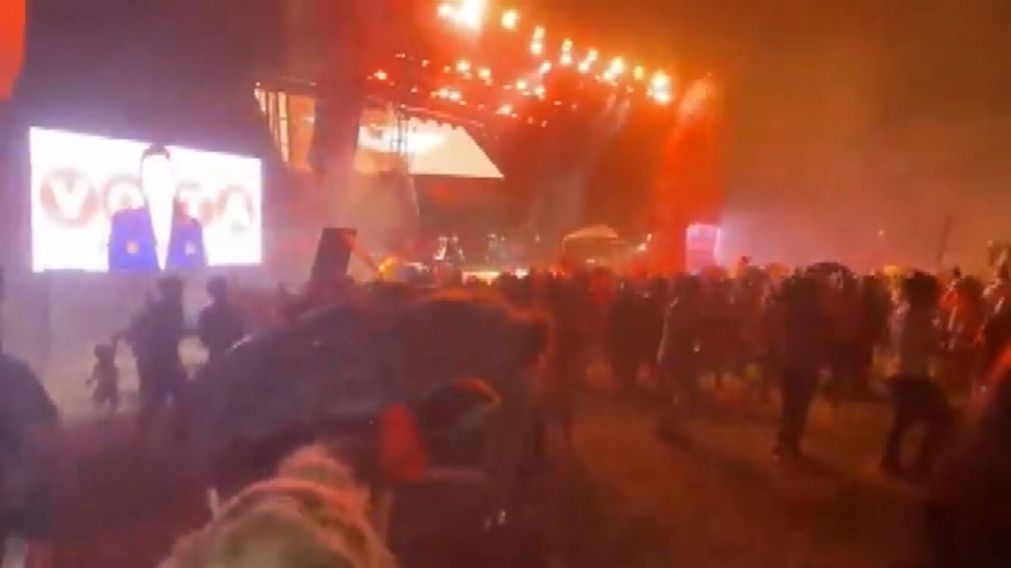 Se desplomó un escenario en un acto electoral en México y al menos nueve perdieron la vida (Imagen captura vídeo).