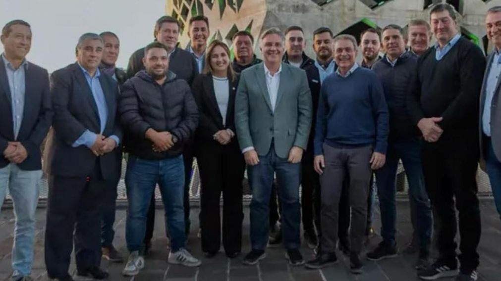 Llaryora amplía su alianza: intendentes de Juntos por el Cambio se suman a su espacio
