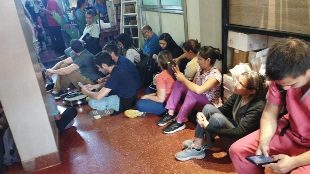 Trabajadores tomaron el Ministerio de Salud de Misiones (Gentileza: La Voz de Misiones).