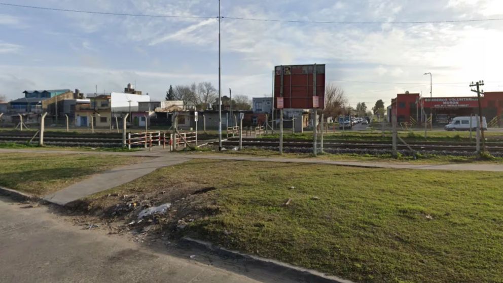 Una mujer caminaba cerca de las vías cuando encontró al bebé muerto.