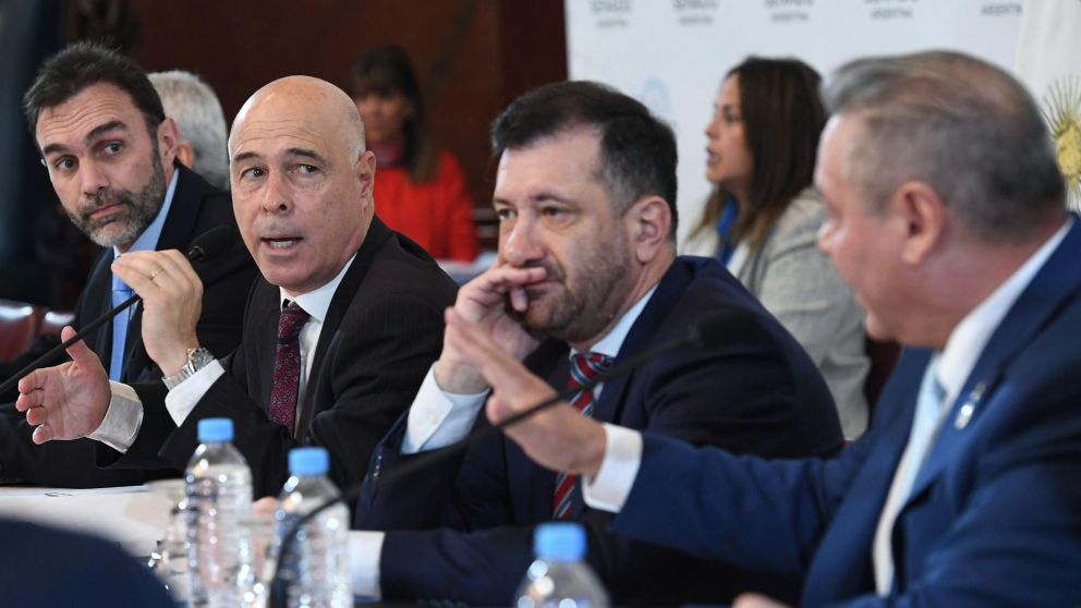 Este martes se reunió la comisión de Presupuesto y Hacienda del Senado por la Ley Bases y el paquete fiscal.