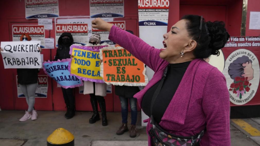 La manifestación contó con pancartas en las calles de Lima.
