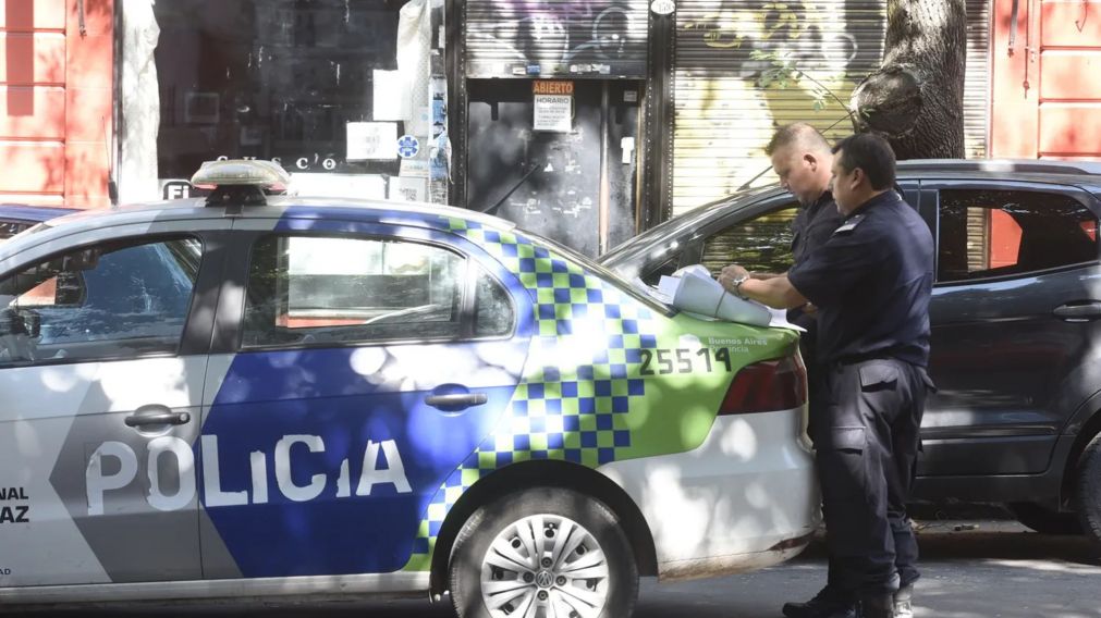 La policía se entrevistó con los vecinos y descubrió la estafa.