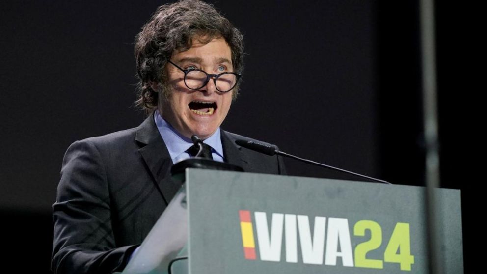 Javier Milei cantó durante su presentación en un acto en Madrid.