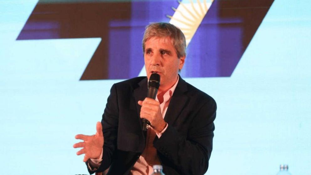 Caputo justificó la postergación de los aumentos en las tarifas de luz y gas.