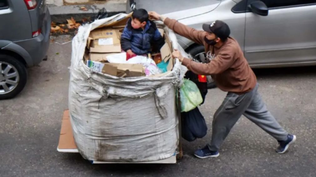 La pobreza trepó al 55% en el primer trimestre del año.