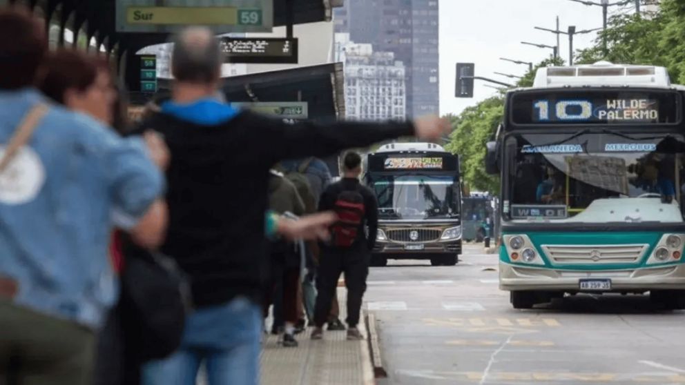 A la espera de una nueva audiencia entre empresarios del transporte, la UTA y el Gobierno, crece el rumor de un nuevo paro de colectivos (Archivo).