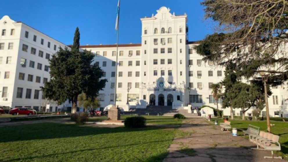El hombre agredido fue atendido por los médicos en este hospital.
