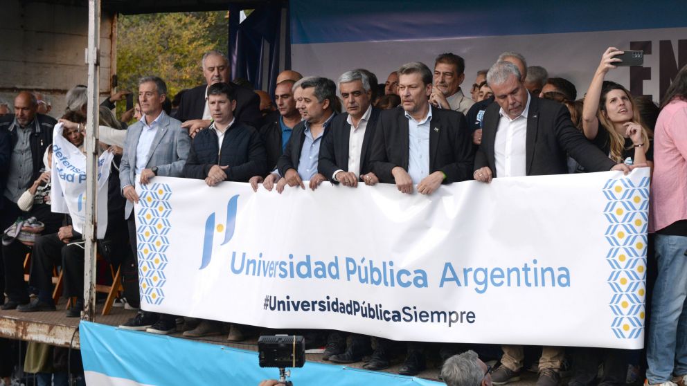 La defensa de la Universidad Pública motivó masivas marchas en abril.