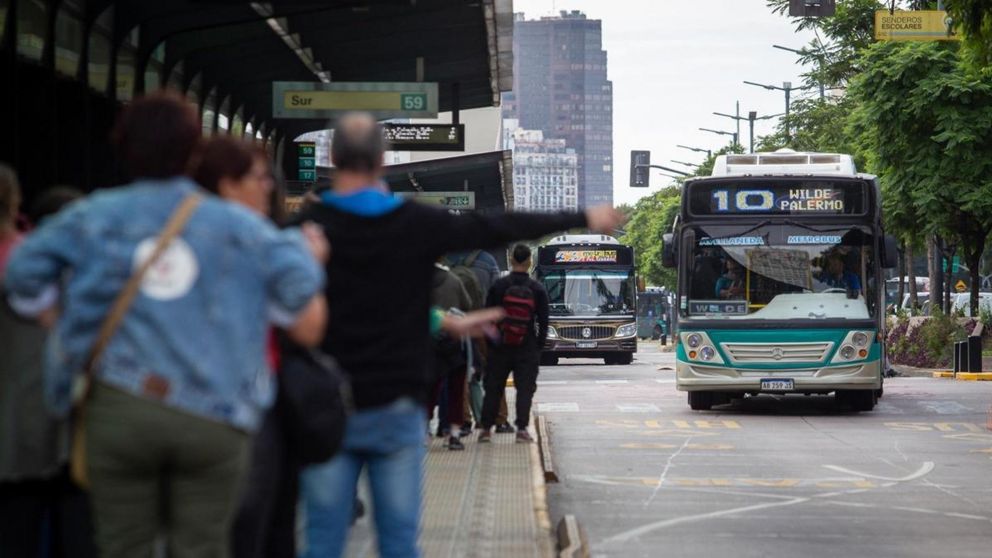 A la espera de la reunión con el Gobierno y el sector empresario, la UTA analiza un nuevo paro de colectivos en el AMBA (Archivo).