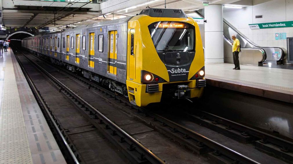 Subte: la Justicia suspendió el aumento pasaje.