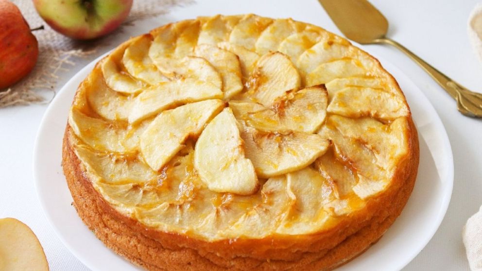 Torta de manzanas para hacer en una olla: una receta fácil, rápida y riquísima.