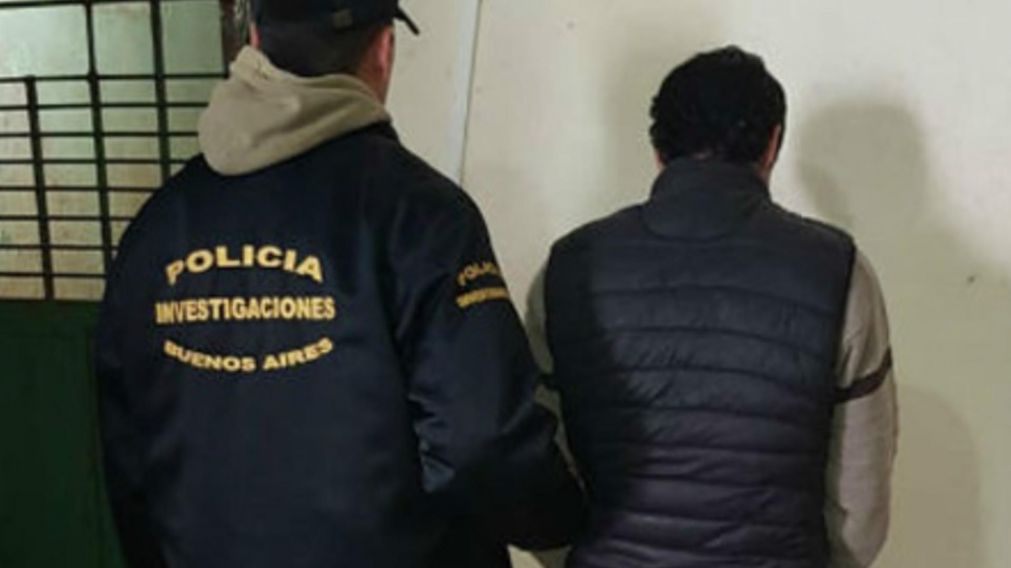 Este es el sospechoso que fue capturado por los efectivos policiales.