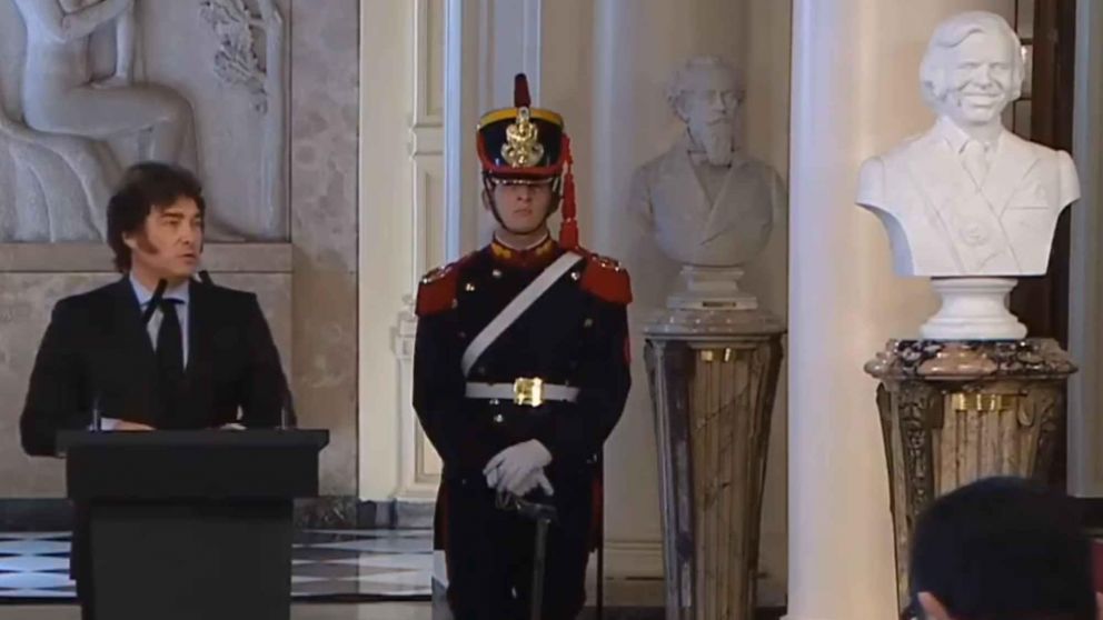 Frases destacadas de Javier Milei, en la colocaci�n del busto de Carlos Menem en Casa Rosada.