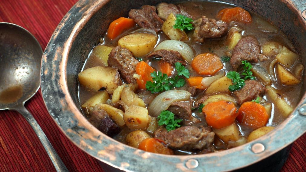 Esta receta de carne a la cacerola con papas es la fórmula para combatir la ola polar.