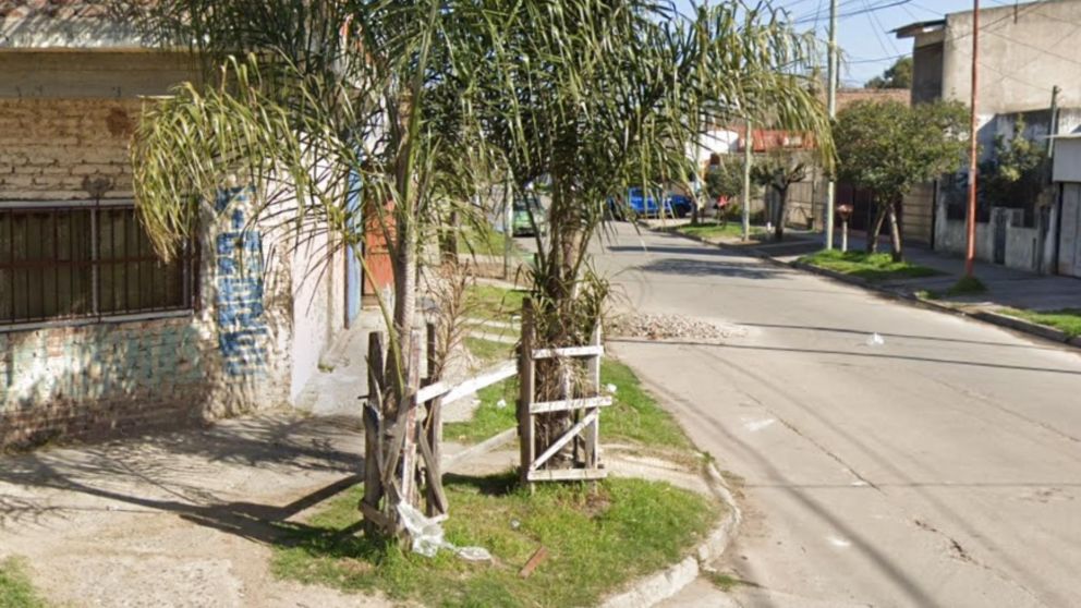 En este vecindario se produjo la agresión a disparos que sufrió el efectivo policial.