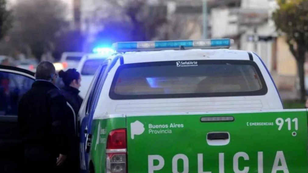¡Por la puerta giratoria! Robaron, los liberaron y horas después cayeron de nuevo.