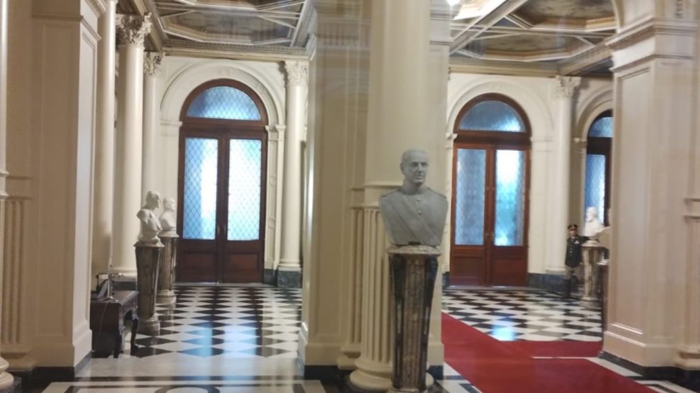 Cuándo colocarán el busto de Carlos Menem en la Casa Rosada.