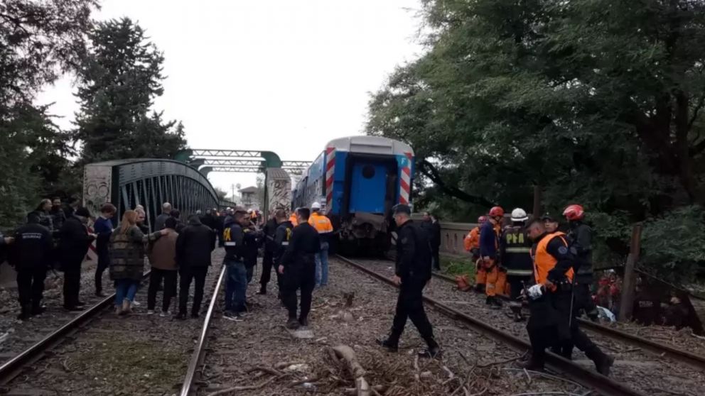 El SAME , los bomberos y la polic�a trabajando en el lugar.