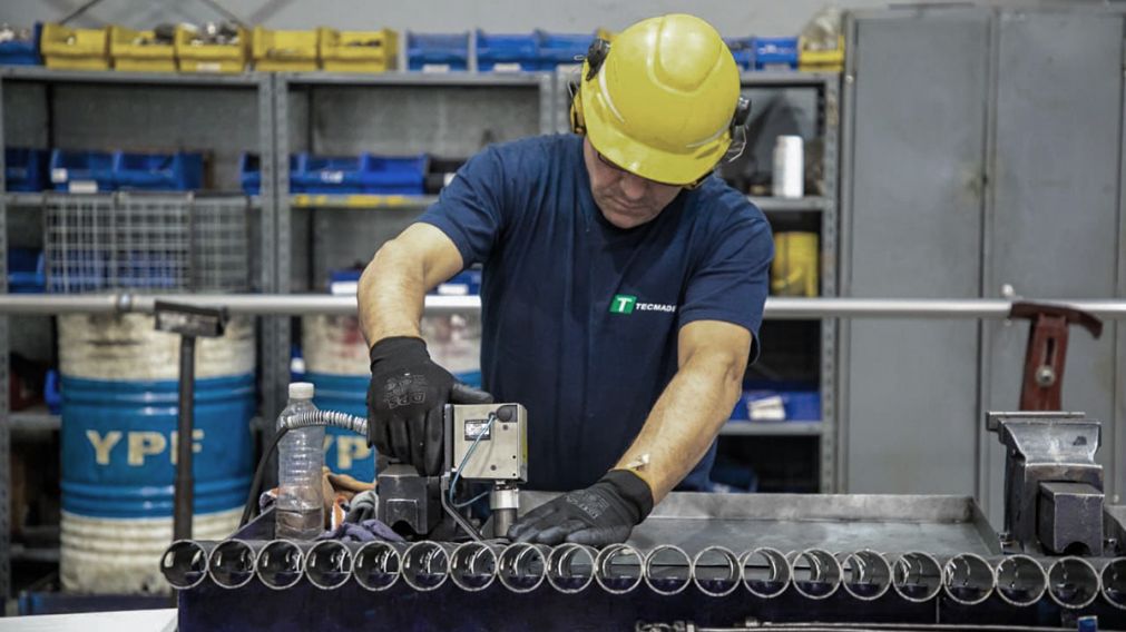 La industria cayó más que en cuarentena y esperan que la demanda siga en baja