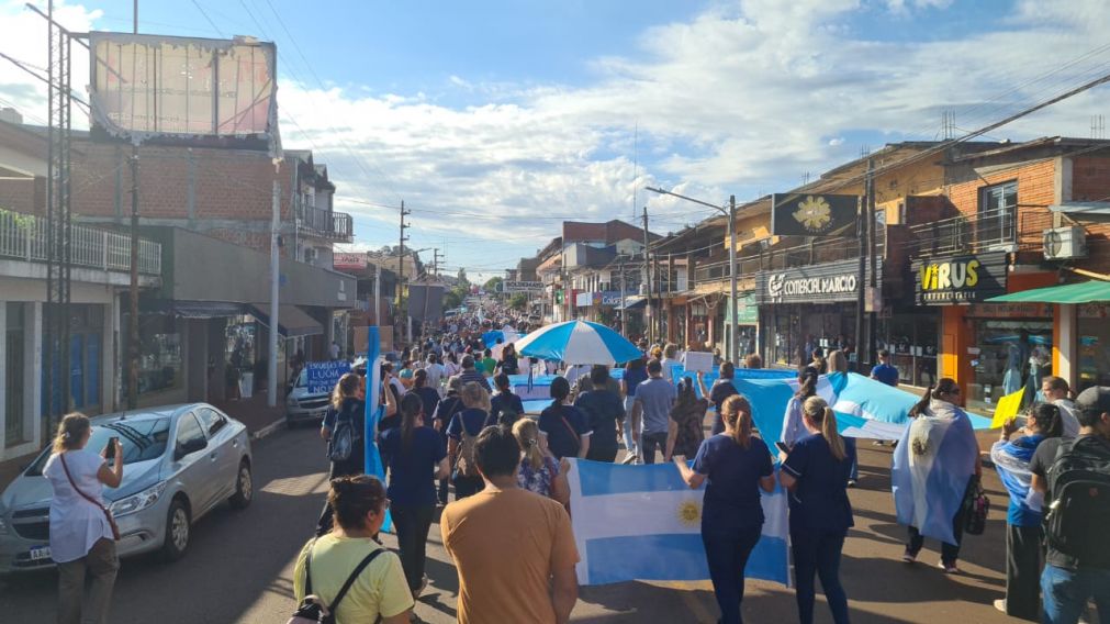 Misiones: docentes salieron a la calle para exigir mejoras salariales y edilicias.