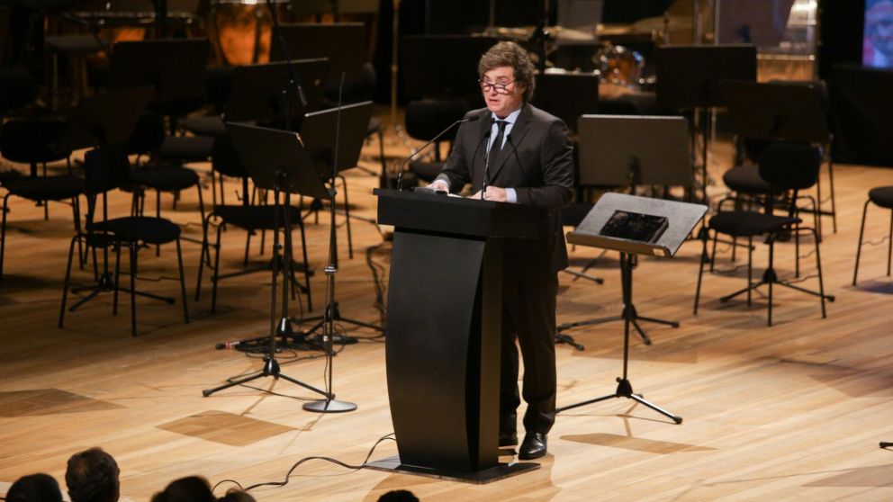 Javier Milei presente en el acto por el Día del Holocausto (NA).