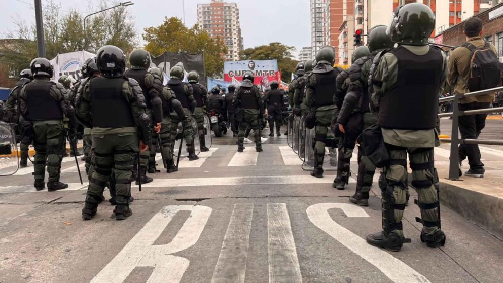 Organizaciones sociales marcharon a la Quinta de Olivos: protesta, tensión, enfrentamientos y jornada de lucha.