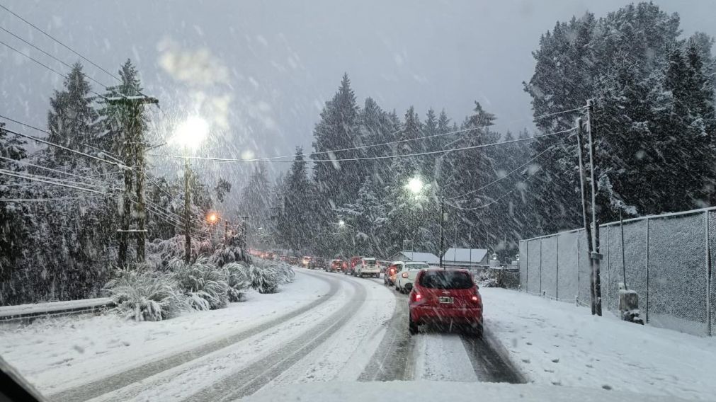 Siguen las fuertes nevadas en Bariloche (Gentileza @Weretilneck).