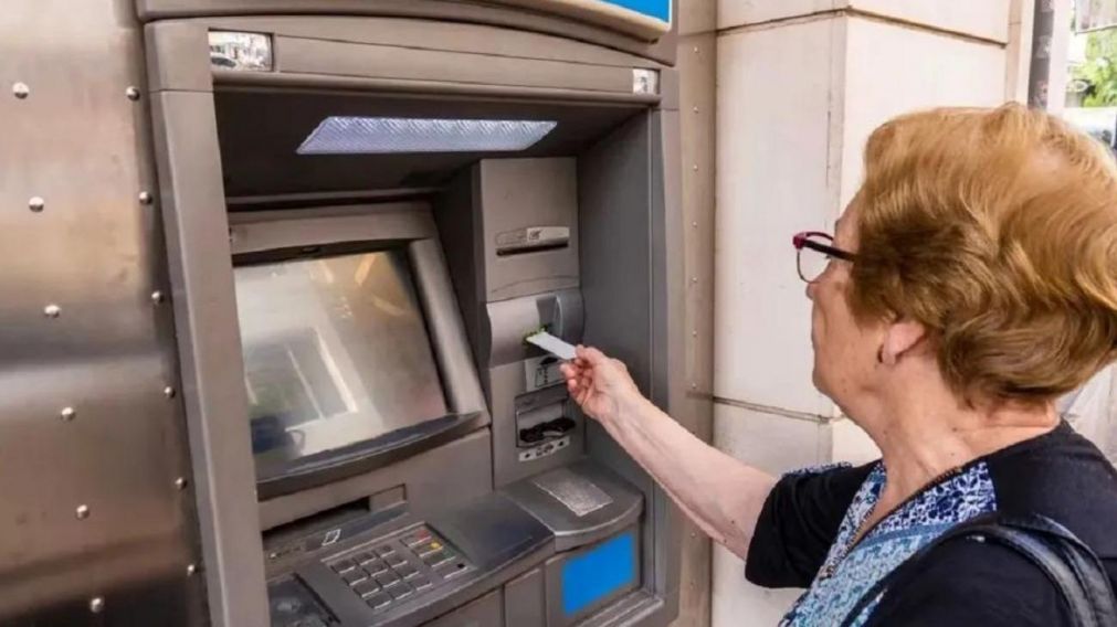 Los titulares de jubilaciones y pensiones mínimas cobrarán un bono de $70.000.