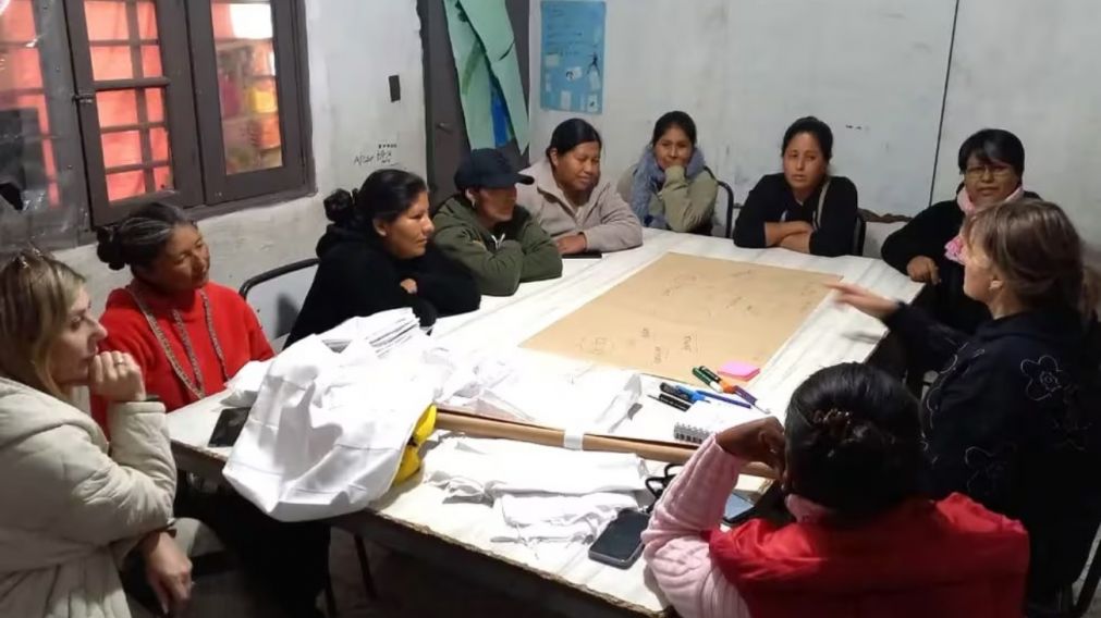 El proyecto radica en la sostenibilidad de los recursos, el reciclado y cuidado del medio ambiente, a partir de la transformación de desechos textiles en insumos.