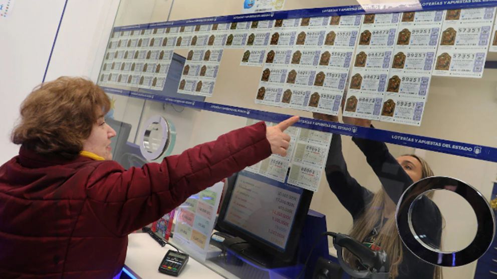 Polémica: abuela se ganó la lotería y lo escondió para no prestar plata.